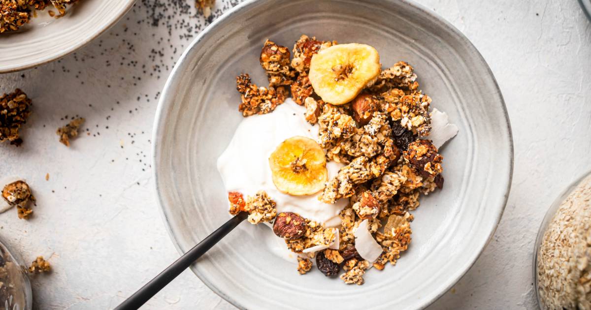 Wholesome Granola (Sweetened with Applesauce!)- Slender Kitchen