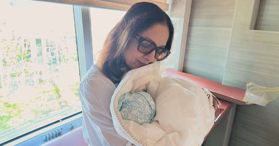 Neena Gupta shares an cute picture with granddaughter