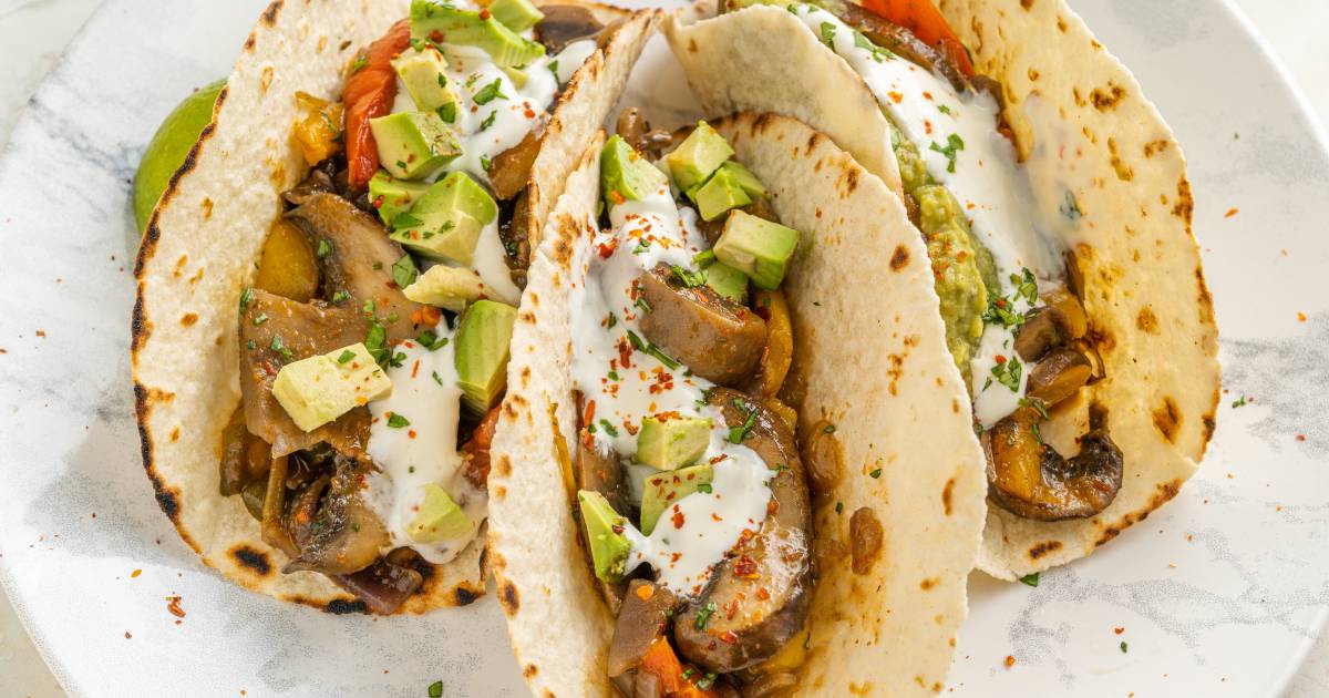 [Easy One-Skillet Portobello Mushroom Fajitas (Vegan)]