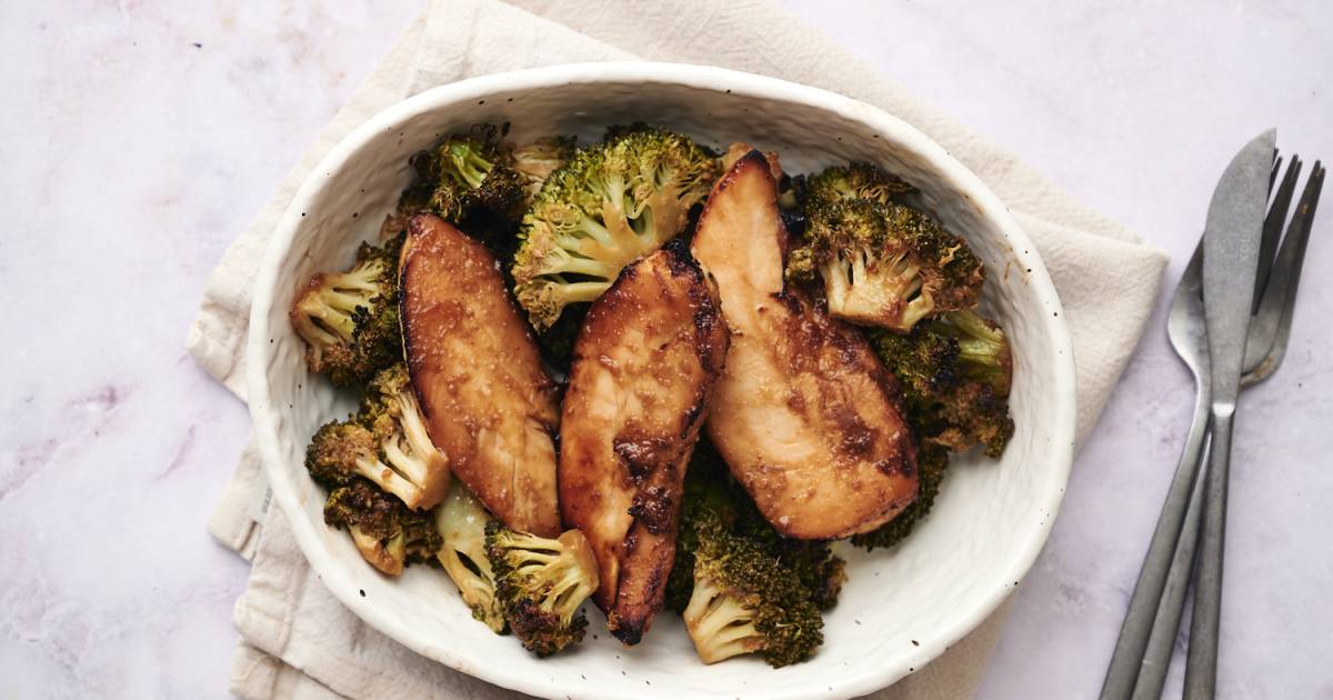 Sheet Pan Spicy Peanut Rooster and Broccoli (15 Minute Meal!)