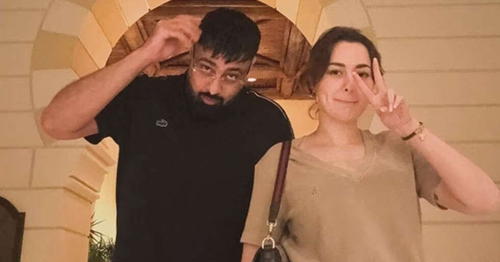 Video: Badshah Hugs Rumoured Girlfriend Hania Aamir Throughout His Live performance