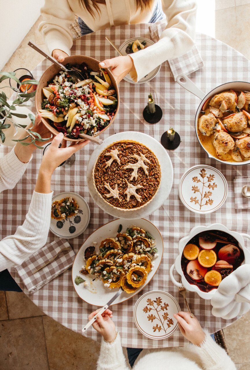 5 Thanksgiving Tables to Encourage Lovely Desk Decor This Yr