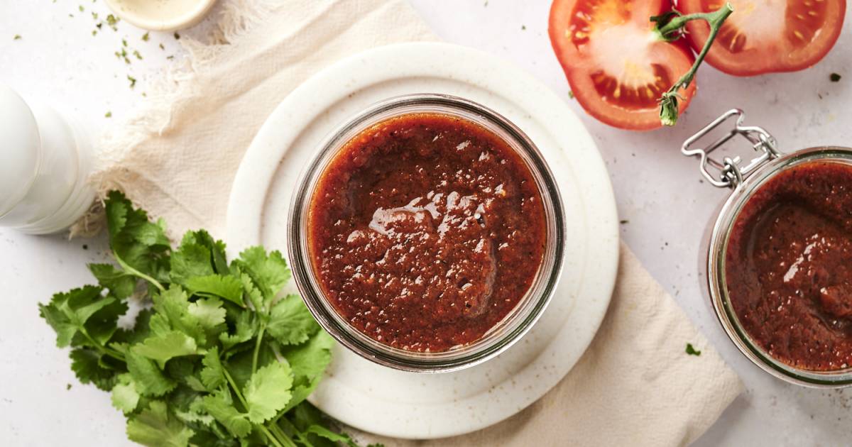 Crimson Enchilada Sauce (Genuine!) – Slender Kitchen