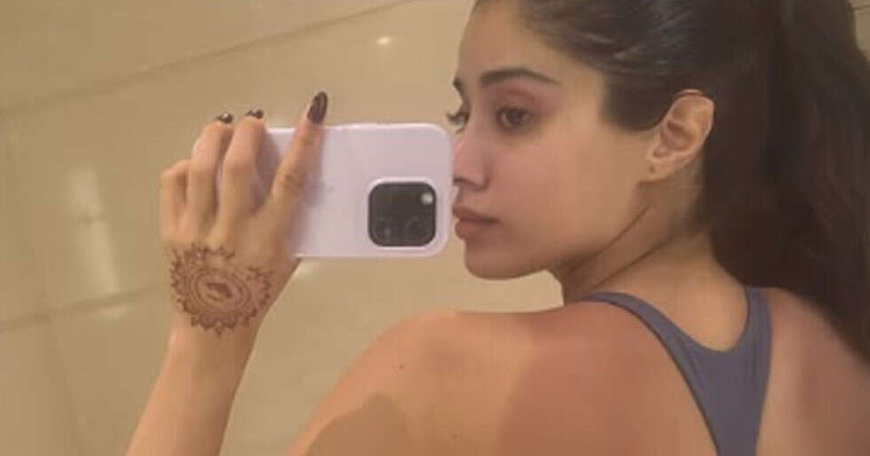 Janhvi Kapoor flaunts her tan on Param Sundaris set