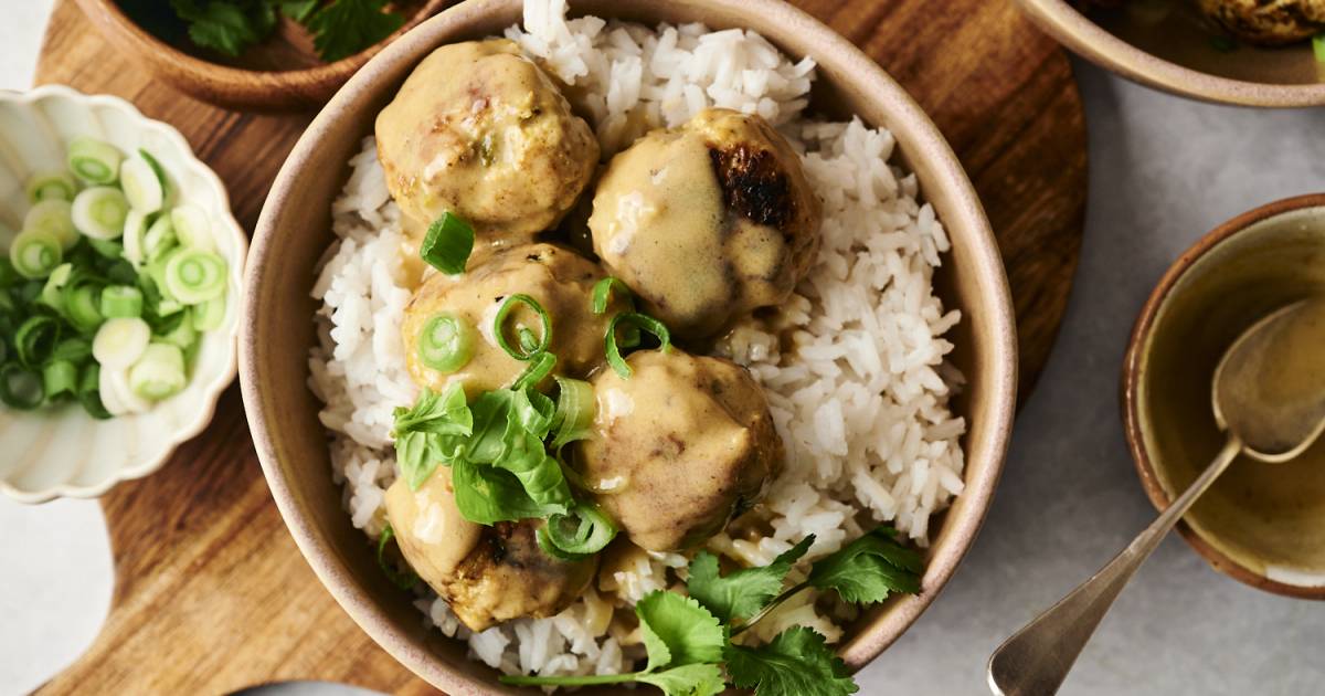 Gradual Cooker Thai Curry Rooster Meatballs